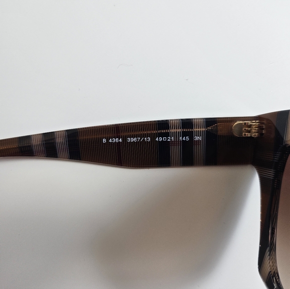 Burberry Sunglasses - Picture 4 of 5